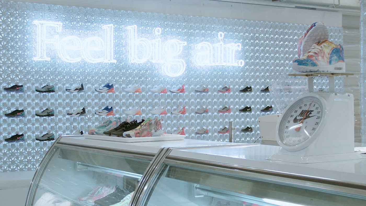 Feel big air neon sign with computer fans